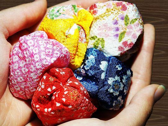 京友禅 お手玉 手作り 和小物 京都 おじゃみ 宇治京扇堂 10セット50個 写真の柄の組合せとは異なる場合があります ご了承ください 施設の通販はau Wowma ワウマ 京 綾華 Ethnic Globe 商品ロットナンバー