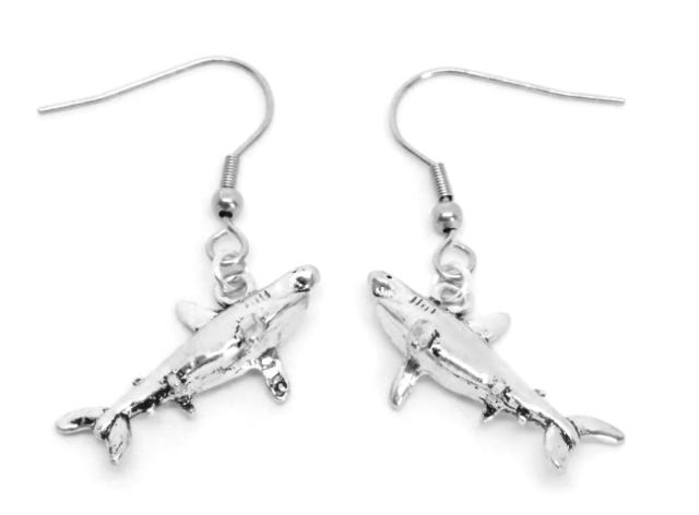 サメ ピアス 鮫 魚 海 サーフィン ダイビング グッズ ホオジロザメの通販はau Pay マーケット Tuge9999 商品ロットナンバー