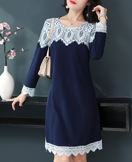 大きめサイズ 胸元レースのシンプルワンピース 長袖 膝丈 ミニ丈 清楚 紺 ネイビー 結婚式 披露宴 二次会 パーティー お呼ばの通販はau Wowma ワウマ Garage Diva 106 商品ロットナンバー