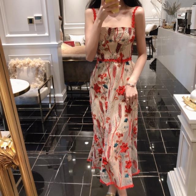 セール開催中 赤の差し色がガーリーな フラワーモチーフ キャミソールドレス マキシ丈ワンピース ロング丈 上品 かわいい キレイめコーデ 人気ショップが最安値挑戦 Creativedentalsolution Com
