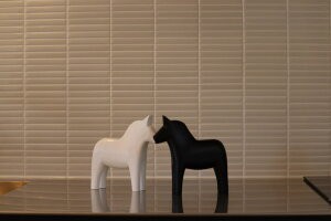 セールお得 ダーラナホース/ホワイト&ブラックシリーズ マーケット - 1stDogCafe|商品ロットナンバー:496881095 Lサイズ(20cm)の通販はau PAY 100%新品正規品