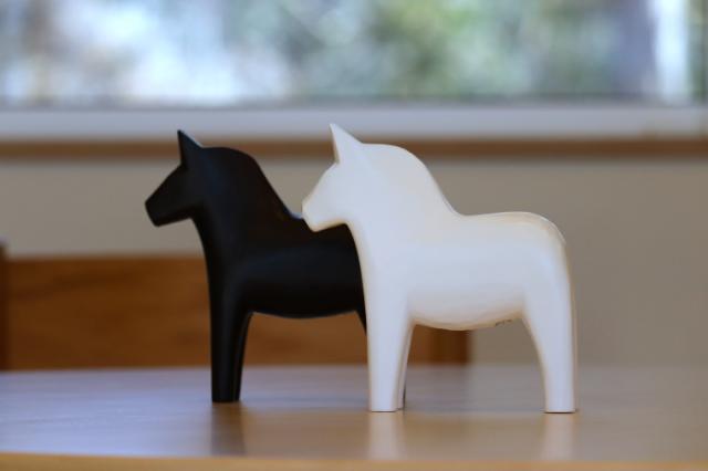 21福袋 幸せを運ぶ馬 ダーラナホース ホワイト ブラックシリーズ ｍｌサイズ １５ｃｍ ダーラヘスト セール品 Farmerscentre Com Ng