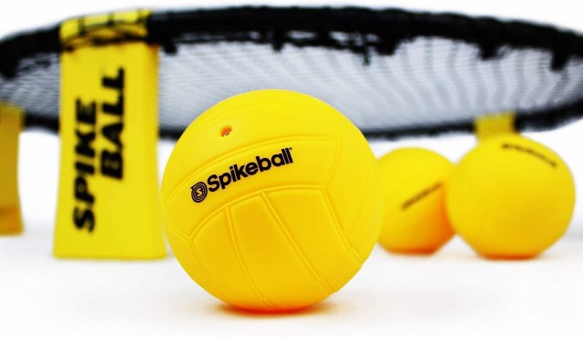みのネット ビーチや公園で遊べる Standard 3 Ball Kit - Game for The Backの通販はau PAY マーケット -  AOITRADE｜商品ロットナンバー：375419861 スパイクボール セット 場所を選ばないスポーツ Spikeball します