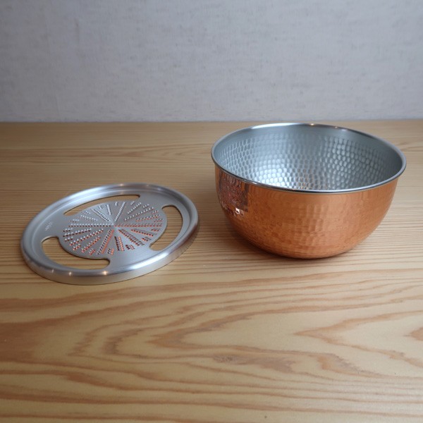 低価超特価 新光金属 温故知新の通販はau PAY マーケット - neut kitchen(ニュートキッチン) au PAY マーケット店|商品ロットナンバー:43 純銅おろし器 15cm HMO-9 062078 素銅仕上げ グッドデザイン賞 おろし金 人気新品