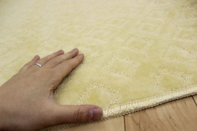 えないお⋆ カーペット イエロー ブルー 青 江戸間 352×352cm ■パソル８帖の通販はau PAY マーケット - じゅうたん、ラグ、マット専門 ｜ 8畳 八畳 絨毯 ラグ じゅうたん 抗菌 日本製 アイボリー ホワイト ✏えないお
