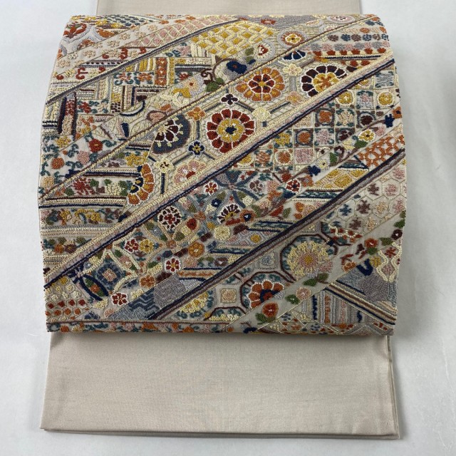 新商品袋帯 逸品 華文 相良刺繍 ピンクベージュ お太鼓柄 正絹 ☆☆☆☆☆ 仕立て上がり