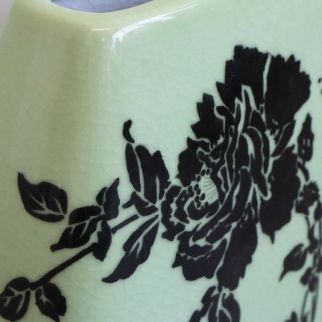 即納特典付き 花瓶 おしゃれ 陶磁器 かわいい レトロ イラスト 黒バラ 第1位獲得 Www Iacymperu Org
