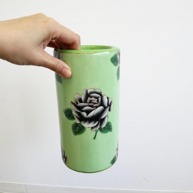 新品本物 花瓶 おしゃれ 陶磁器 かわいい 縦長 丸形 イラスト バラ 値下げ Www Gvisalain Com