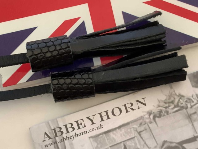 靴べら 英国製 アビーホーン Abbeyhorn 本水牛角 &王冠 鹿角 ハンドル Withタッセル C/B N044の通販はau PAY