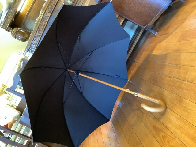 傘 メンズ 紳士 雨傘 長傘 英国製 最古参 ジェームスインスのウッドシャフト＆ハンドル MPWDS&HBK U011の通販はau PAY