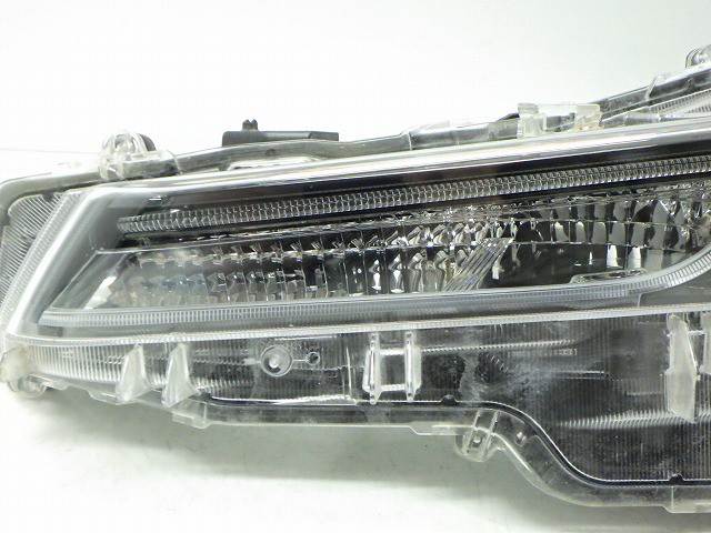 カローラスポーツZWE213　右ヘッドライトASSY