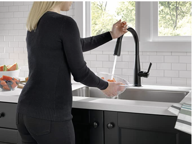 送料無料格安 Delta Faucet Essaシングルハンドルタッチキッチンシンク蛇口、プルダウンスプレー、Touch2Oテクノロジー、磁気ドッキングスプレーヘッドの通販はau PAY マーケット - happy world|商品ロットナンバ 最安値大人気