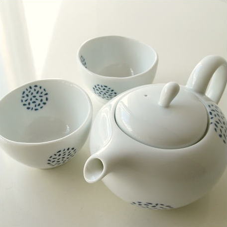 好評につき延長 美濃焼 急須セット 陶器 きゅうす 大 おしゃれ かわいい 湯呑み 湯のみ 煎茶碗 ティーポット 茶器セット 和風 粒丸紋ポット煎茶碗付き 21超人気 Carlavista Com