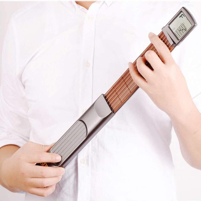 デジタル ギター弦トレーナー ギター練習ツール コードトレーナー 初心者 便利なミニ6フレットポータブル 実行ツール 回転可能スクリーンの通販