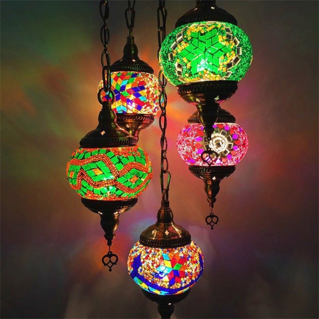 なので ボヘミア調 シャンデリア 天井照明の通販はau Pay マーケット リタホーム 商品ロットナンバー トルコ モロッコ風ペンダントライト 手作りモザイクステンドグラス アンティーク調 になってい