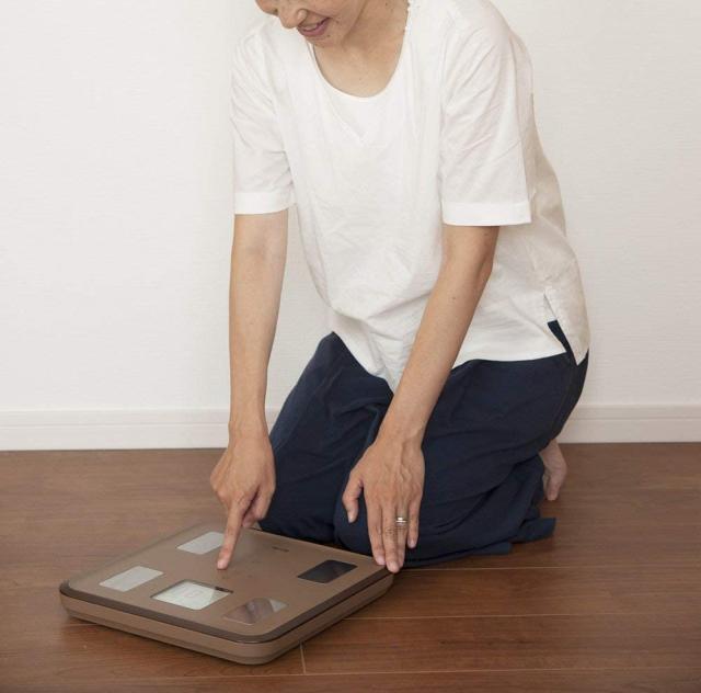 30 割引 大人気商品 体重体組成計バックライト日本製ホワイトbc 810whフルドット液晶の表示画面採用 顔イラストや応援メッセージ表示 ヘルスケア家電 美容 健康家電 Coyoterungolf Com