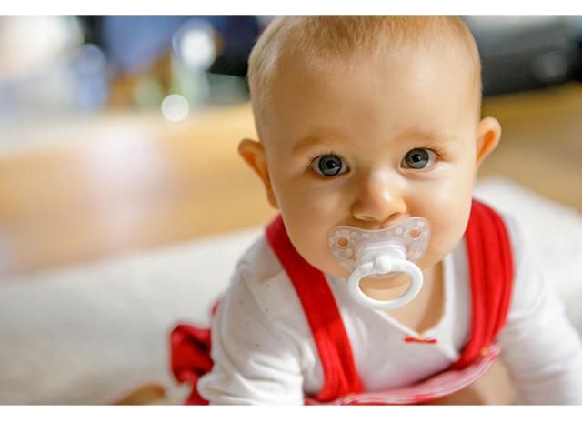 Nuk ヌーク おしゃぶり ハッピーデイズ 消毒ケース付 0 6ヶ月 6 18ヶ月 子供 幼児 かわいい シリコン 安全 オーラル 歯並びの通販はau Pay マーケット リコメン堂ファッション館 商品ロットナンバー