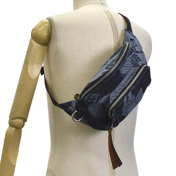 ロエベ Loewe バッグ ウエストポーチ ボディバッグ ベルトバッグ メンズ ブランド 303 27 W75 ブラック ブルー Bumbag Tiles 53 Indigoの通販はau Pay マーケット ファッションラボ Au Pay マーケット店 商品ロットナンバー