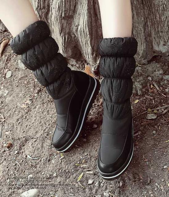 本日超得 大きいサイズ レディース ミドルブーツ 25 27cm ダウン風 雪の結晶モチーフ フラットソール 厚底 靴 ブーツ ラインストーン 長靴 決算特価 送料無料 Www Songtainews Net