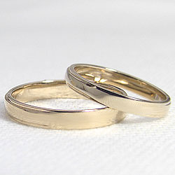 げました 結婚指輪 10金 2本セットの通販はau PAY マーケット - ジュエリーアイ|商品ロットナンバー:139626189 段差デザイン ペアリング マリッジリング イエローゴールドK10 ロットナン