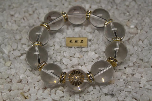 のためのブ⋏ 菊紋 20ミリ 和彫り 水晶 ゴールド ロンデル 数珠 ブレスレット