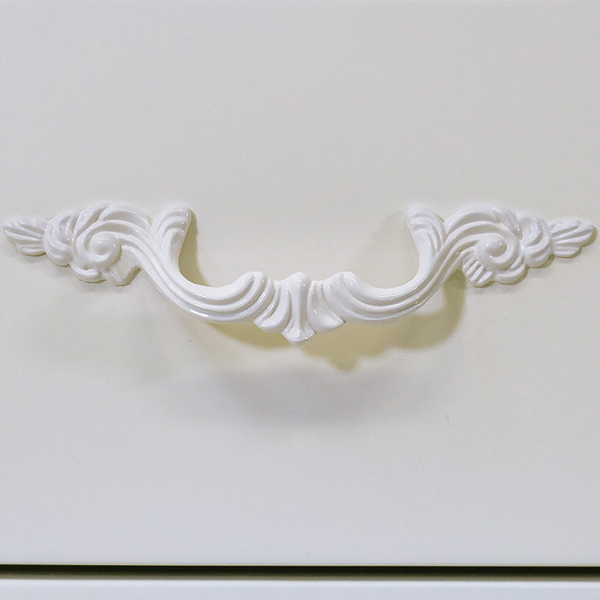 ラフル ワイドチェスト 白家具 姫系 引き出し リビング 完成品 開梱設置の通販はau Pay マーケット お弁当グッズのカラフルbox 4段2列 ロマンチック クラシック調 Blanc 幅1cm 送料無料 チェスト デザインの