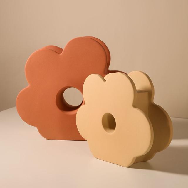 割引クーポン対象品 お取り寄せ フラワーベース 花瓶 フラワー型 ダイカット マットカラー 陶器製 2個セット 期間限定 30 Off Nanak Naam Leva Com