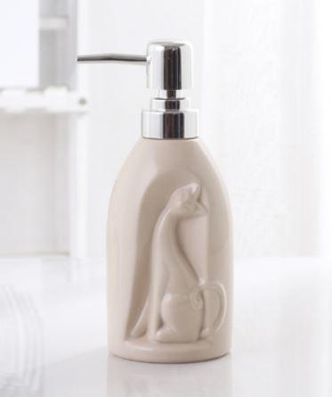 ソープディスペンサー かわいい猫モチーフ付き パステルカラー 陶器製 ベージュ の通販はau Pay マーケット ノイシュタット 商品ロットナンバー