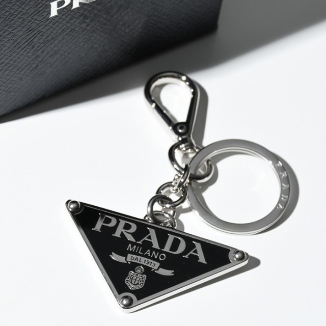 ボトムを作り続け40年 PRADA プラダ スクエア チャーム キーリング