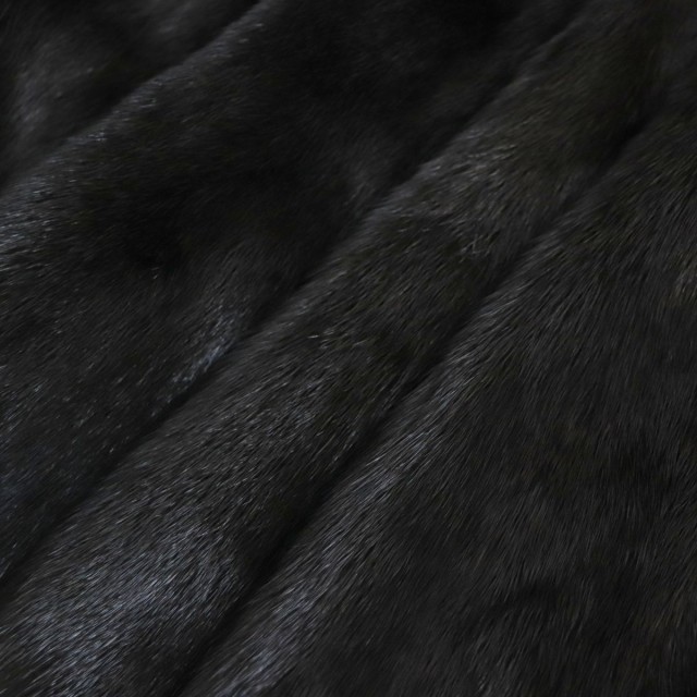 毛並み極美品 SAGA MINK サガミンク 裏地花柄刺繍入り 本毛皮コート ダークブラウン(ブラックに近い) 毛質艶やか・柔らか の通販は