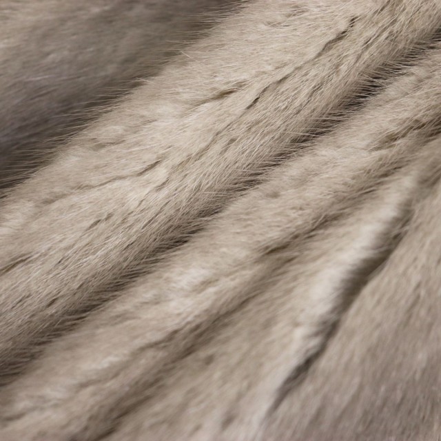毛並み美品 MINK サファイアミンク 本毛皮ショートコート ジャケット ライトグレー 11号 毛質艶やか・柔らか の通販はau PAY
