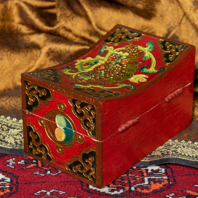 正規店在庫 〔一点物〕チベットの伝統小物入れ 美しい色彩と吉祥文様 凹型 / 木箱 匠 亡命チベット人 インド タイ バリ 収納 ボックス の通販はau PAY マーケット - インド アジアの雑貨と衣料 - TIRAKITA｜ 得価セール