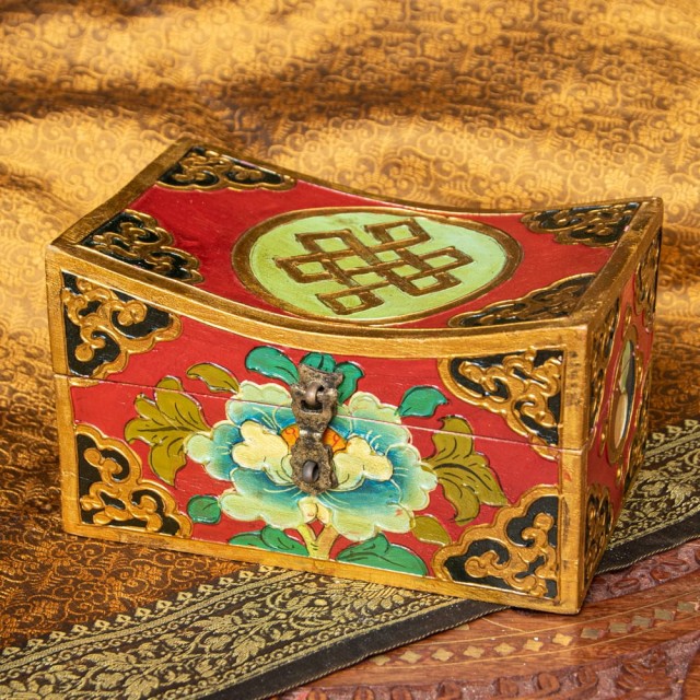 新発売の 送料無料 一点物 チベットの伝統小物入れ 美しい色彩と吉祥文様 凹型 木箱 匠 亡命チベット人 インド タイ バリ 収納 ボックス 好評 Olsonesq Com