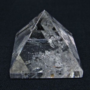 水晶 ピラミッド置物 一点物 145-952