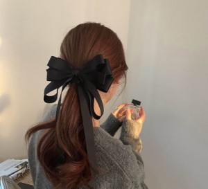 ヘアクリップ レディース ヘアピン ビッグリボン サテン ブラック 黒 ヘアアクセサリー かわいい 大人可愛い きれいめ 大人 上品 おしゃ