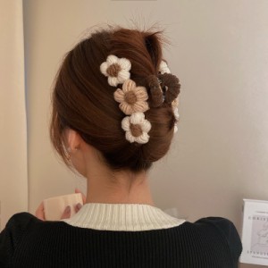 ヘアクリップ レディース ヘアピン ヘアアクセサリー フラワー 花 毛糸 もこもこ モコモコ まとめ髪 白 ホワイト ブラウン 茶色 ベージュ