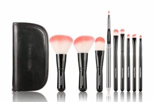 メイクアップブラシ HappyMakeup 高級メイクブラシ ９本セット かわいい 敏感肌適用 専用ポーチ付き 柔らかい