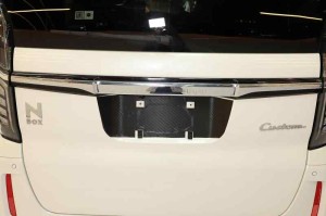 Hcilloend 新型 ホンダ N-BOX JF3 JF4 2017~2021に適用 ナンバープレートフレーム リア用 車 リアナンバープレートフレーム リアブラケッ
