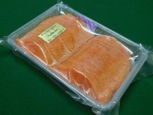 KISAKU スモークサーモン スライス ８００ｇ  無添加  製造直売 国内産：那須の工房  ヨーロピアンスタイルの直火法冷燻 