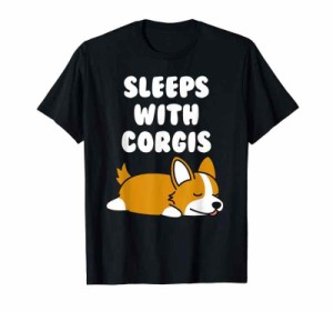 犬と一緒に寝るウェルシュ・コーギー・ペンブローク犬 Tシャツ