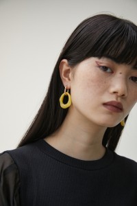 【30％OFF】 2WAY COLOR ACRYL RING EARRINGS/2WAYカラーアクリルリングピアス WOMENSレディース