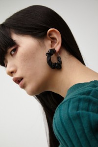 【50％OFF】 FAUX LEATHER GATHER EARRINGS/フェイクレザーギャザーピアス WOMENSレディース