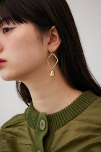 アシンメトリーパールピアス WOMENSレディース