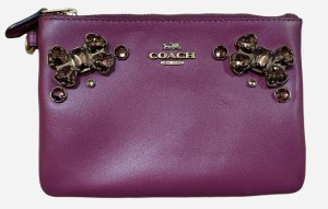 コーチ ポーチ リストレット スタッズ ボルドー ワインレッド COACH クリスタル アップリケ 小物入れ ビジュー アクサセリーポーチ リス 