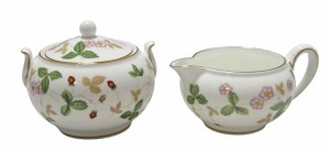 美品 ウェッジウッド WEDGWOOD ワイルドストロベリー シュガーポット クリーマー 2点セット ミルクポット 【中古】