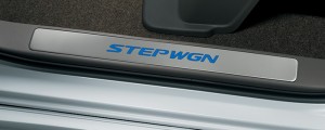 HONDA ホンダ 純正 STEPWGN ステップワゴン サイドステップガーニッシュ フロント用 2017.9〜仕様変更 08E12-TAA-010