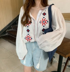 韓国 ファッション レディース ブラウス トップス Vネック ボリューム袖 ボヘミアン 刺繍 長袖 ゆったり カジュアル 大人可愛い