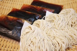 【ふるさと納税】生蕎麦＋上汁（ざる用つけ汁）各3人前＜麺坊蕎麦博の自信作＞　※年越しそばではありません。お申し込み後、順次発送い