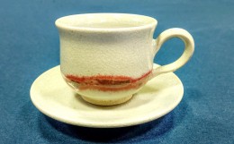 【ふるさと納税】雪舟焼 コーヒーカップ＆ソーサー（雲模様赤色）【和陶器 陶器 雪舟焼 コーヒーカップ ソーサー コップ 受け皿 ギフト 