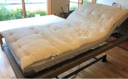 【ふるさと納税】介護ベッドにプラスする手作り敷きふとん＋和晒しガーゼで作ったカバー（アイボリー）のセット